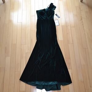 NWT Betsy Adams Green Velvet Sleeveless Maxi Dress Gown Size 4